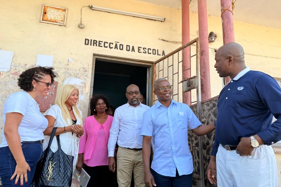 Tzu Chi doa uniformes a mais de 3.600 alunos da futura maior escola primária do país