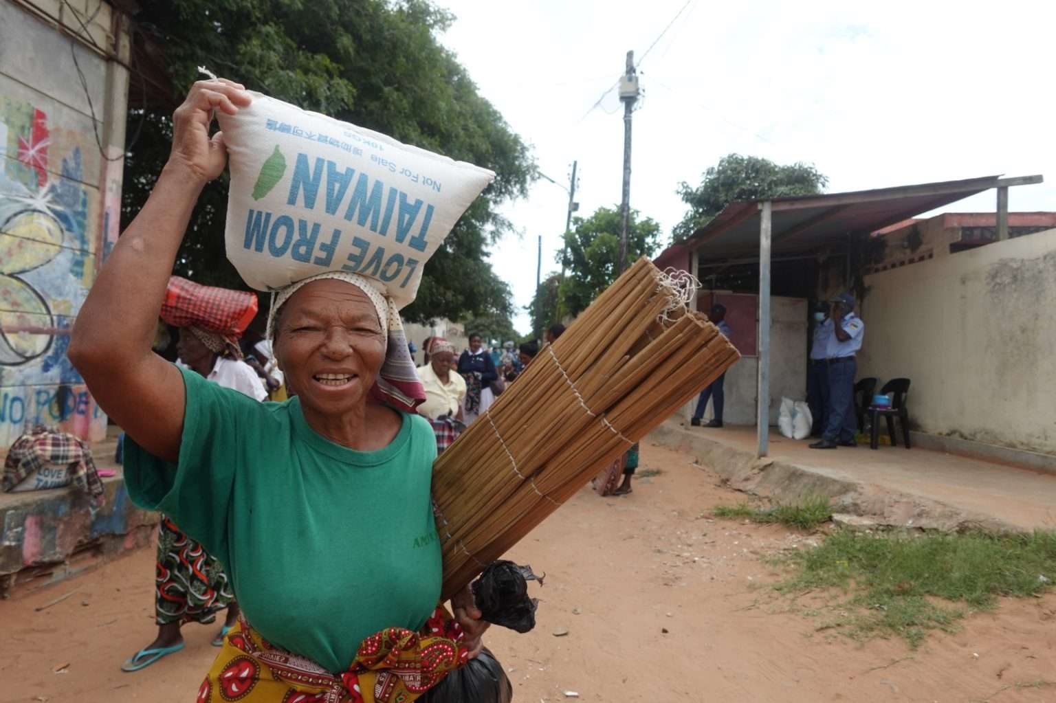 Fundação de Caridade Tzu Chi Moçambique distribui arroz para 21 mil famílias nas províncias de Maputo e Sofala