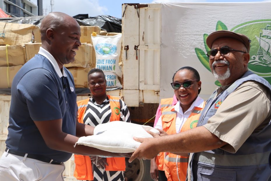 Tzu Chi entregou em Nampula 80 toneladas de arroz e roupa a famílias deslocadas