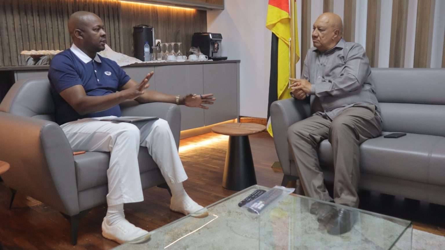 Presidente da Tzu Chi Moçambique e Governador de Sofala reunidos para alinhar detalhes da entrega da maior escola primária do país