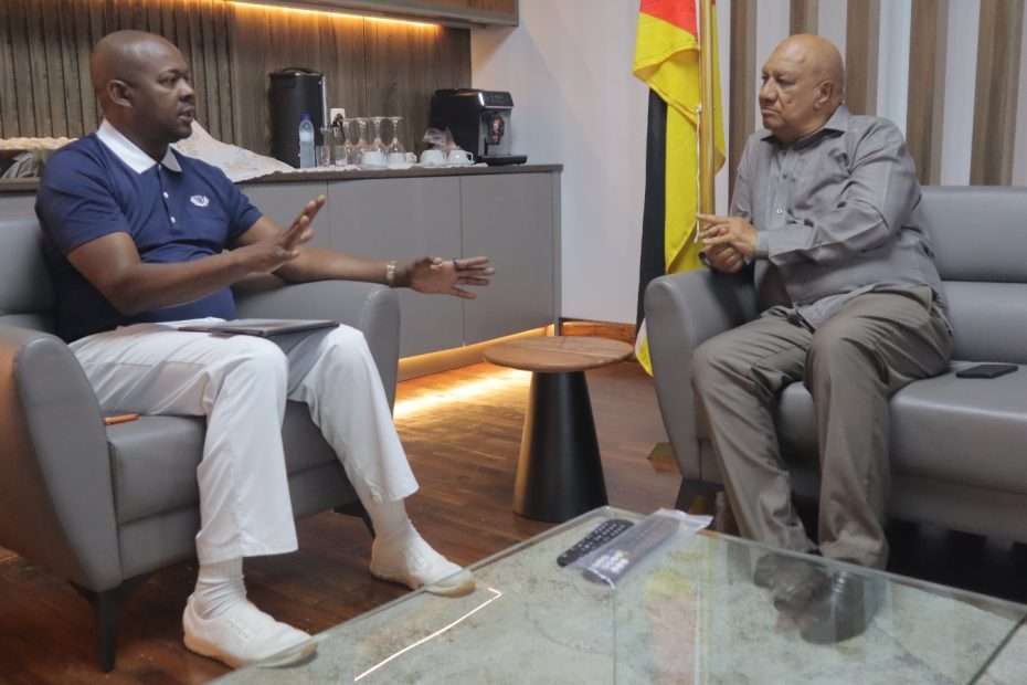 Presidente da Tzu Chi Moçambique e Governador de Sofala reunidos para alinhar detalhes da entrega da maior escola primária do país