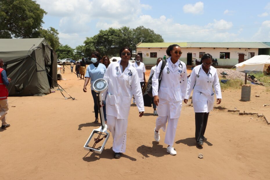 Inundações: Face aos riscos de doenças hídricas, profissionais de saúde da Tzu Chi no terreno para apoio gratuito a quem precisa