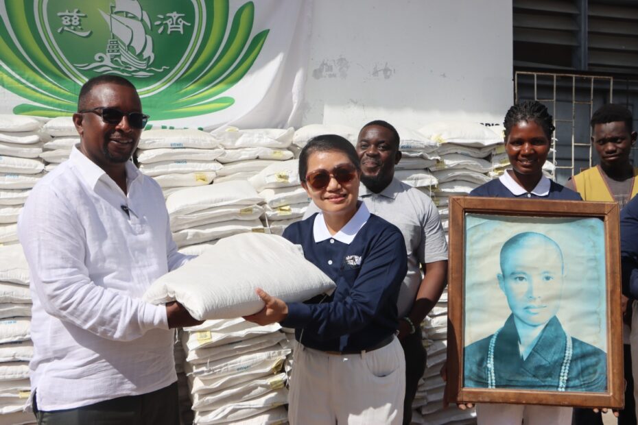 Tzu Chi Moçambique doa pouco mais de 3 toneladas de arroz para Hospital Rural de Nhamatanda